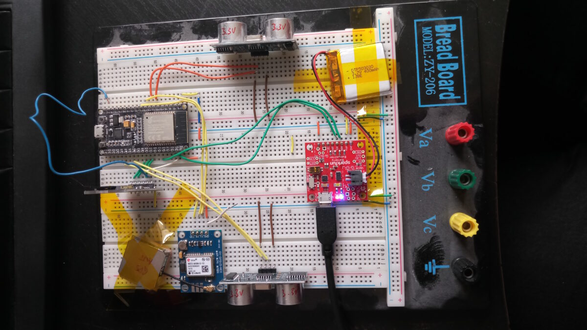 Breadboard with connected breakouts: ESP32 NodeMCU, microSC card slot, NEO-M8M GPS module with antenna, Sparkfun battery babysitter with battery and two 3.3V capable HC-SR04 ultrasonic range sensors